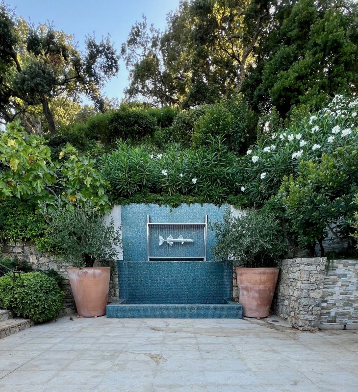 fontaine sur mesure pour jardin de luxe près de Saint-Tropez