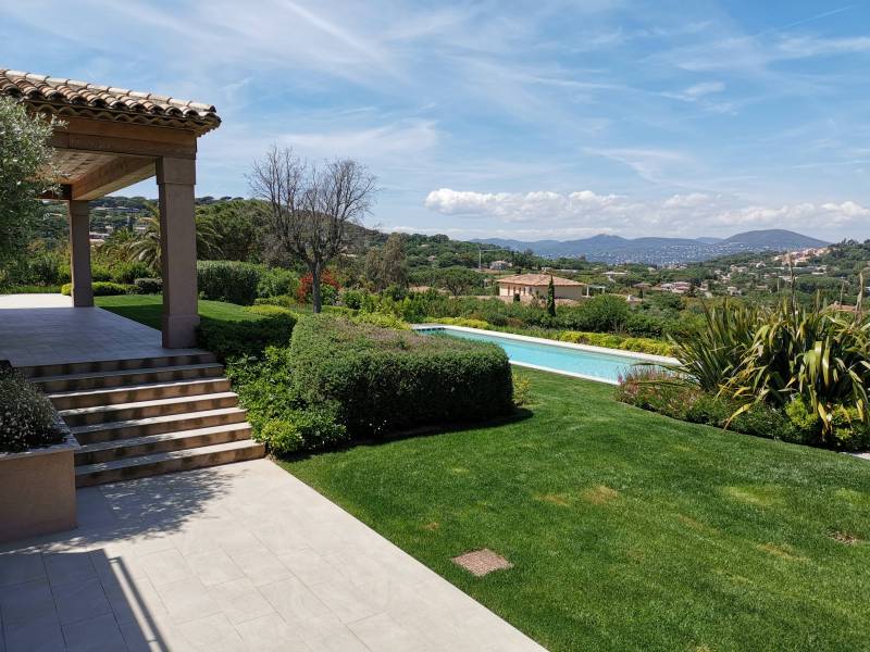 Quel paysagiste à Saint-Tropez choisir pour une villa dans le quartier de Tahiti ?